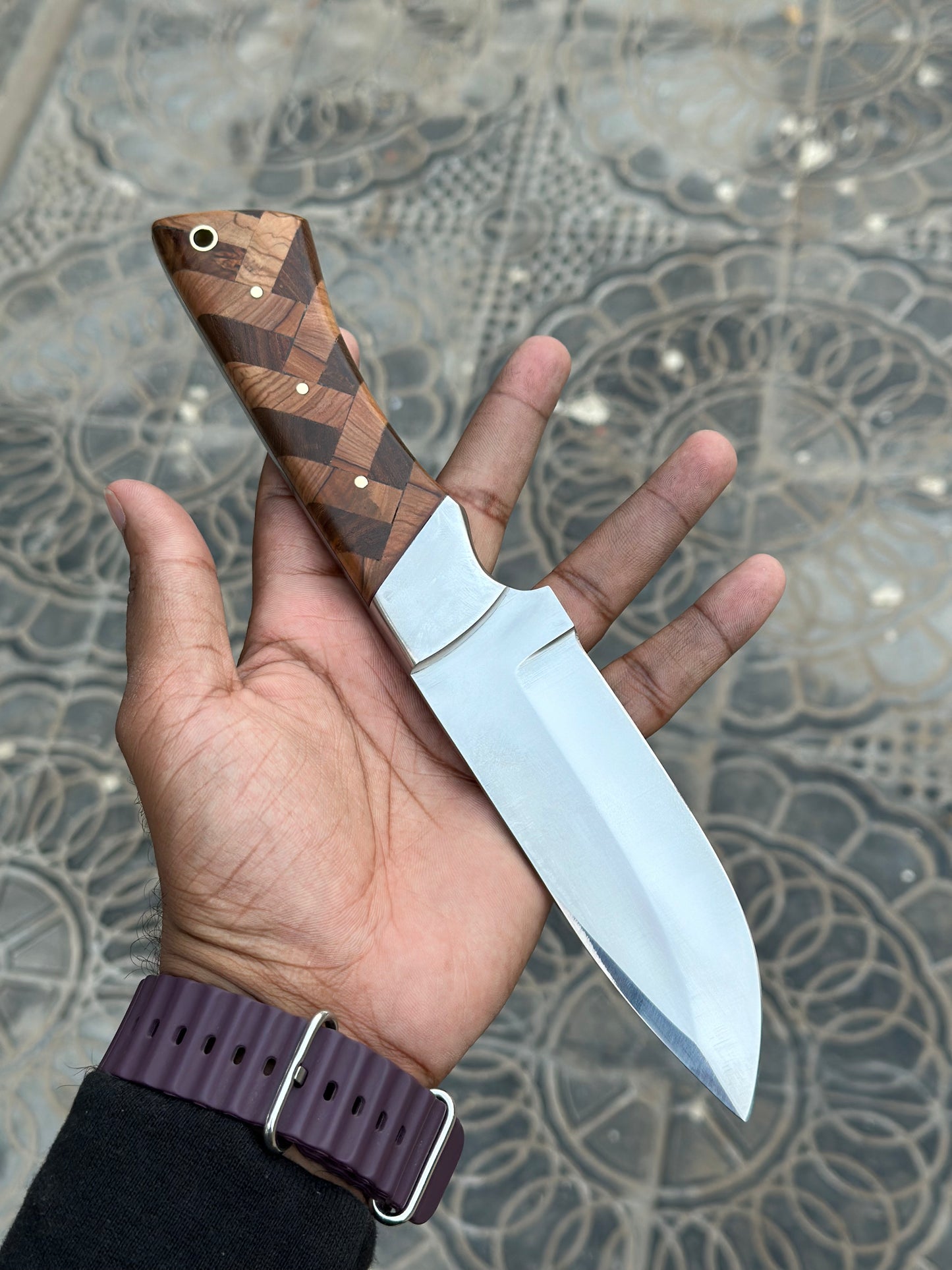 D2 hunting knife