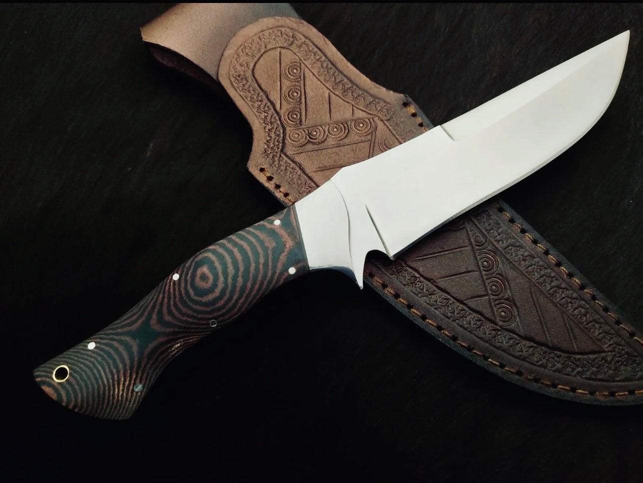 Custom handmade d2 steel hunting knife