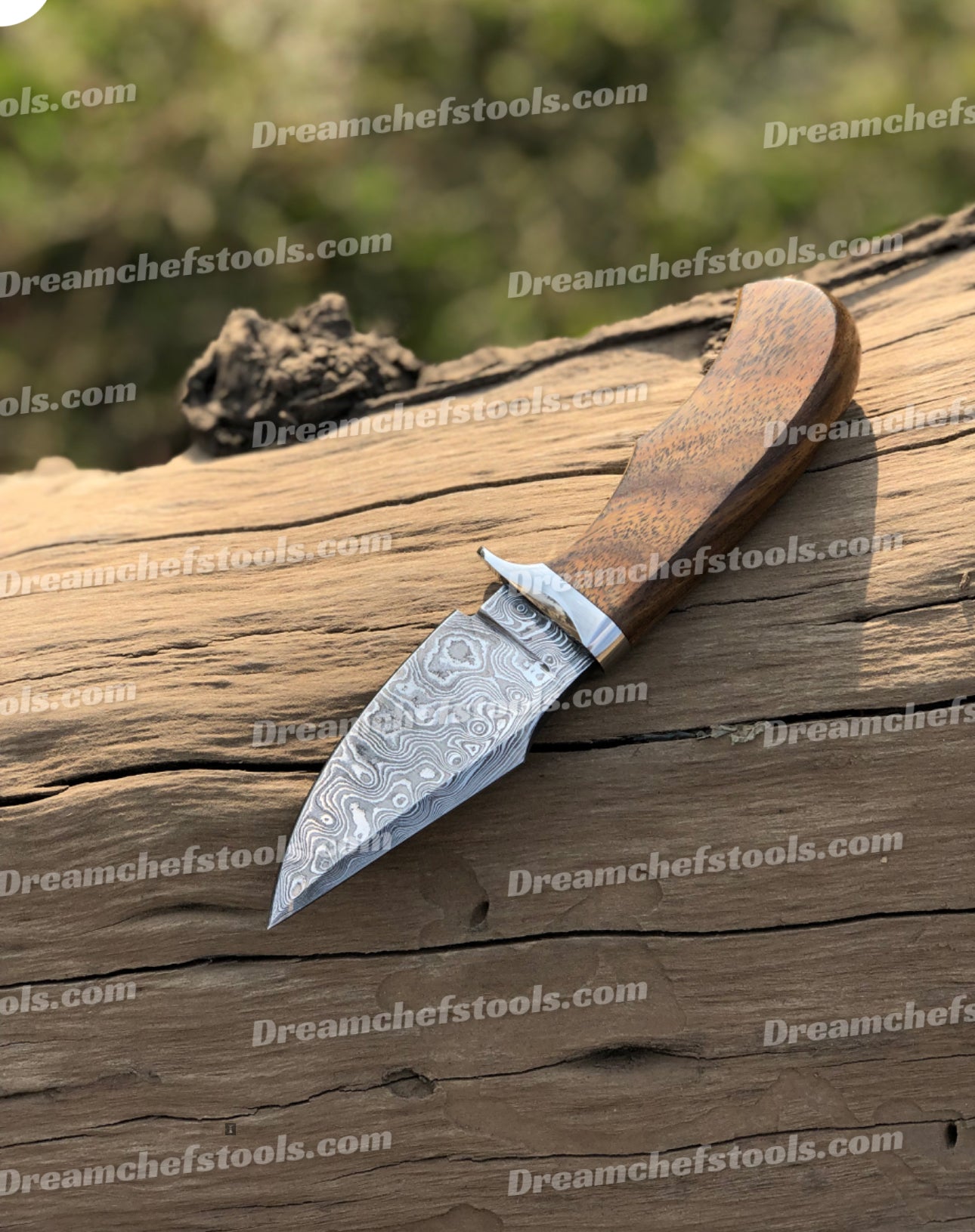 Custom handmade Damascus steel hunting knife
