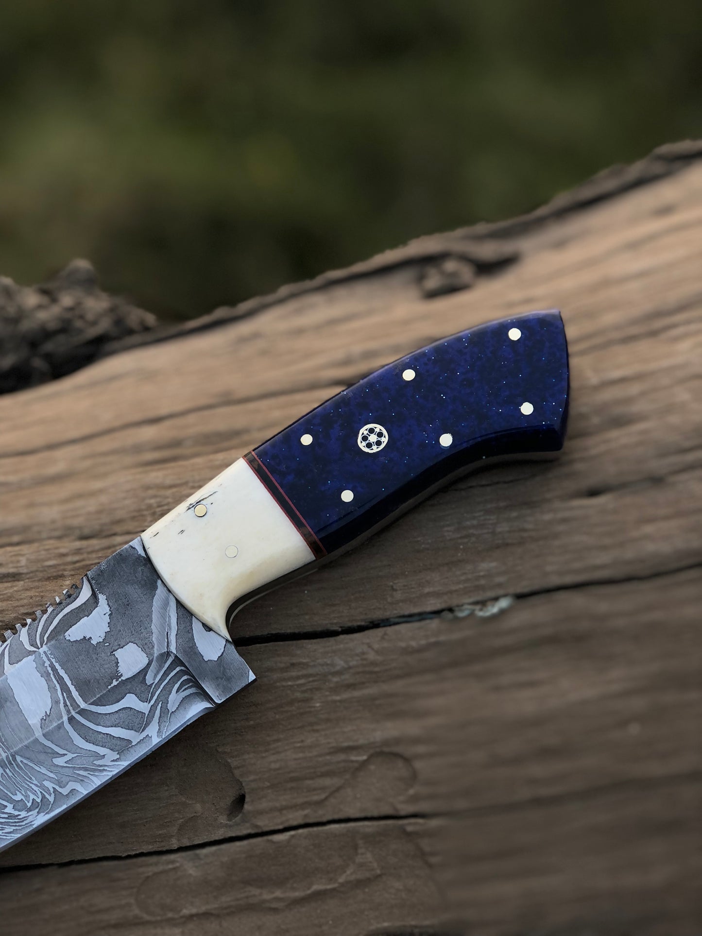 Custom handmade Damascus steel hunting knife
