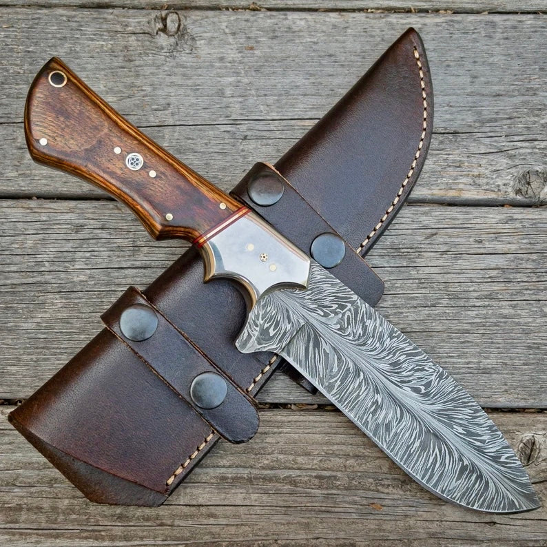 Handmade Damascus steel hunting knives