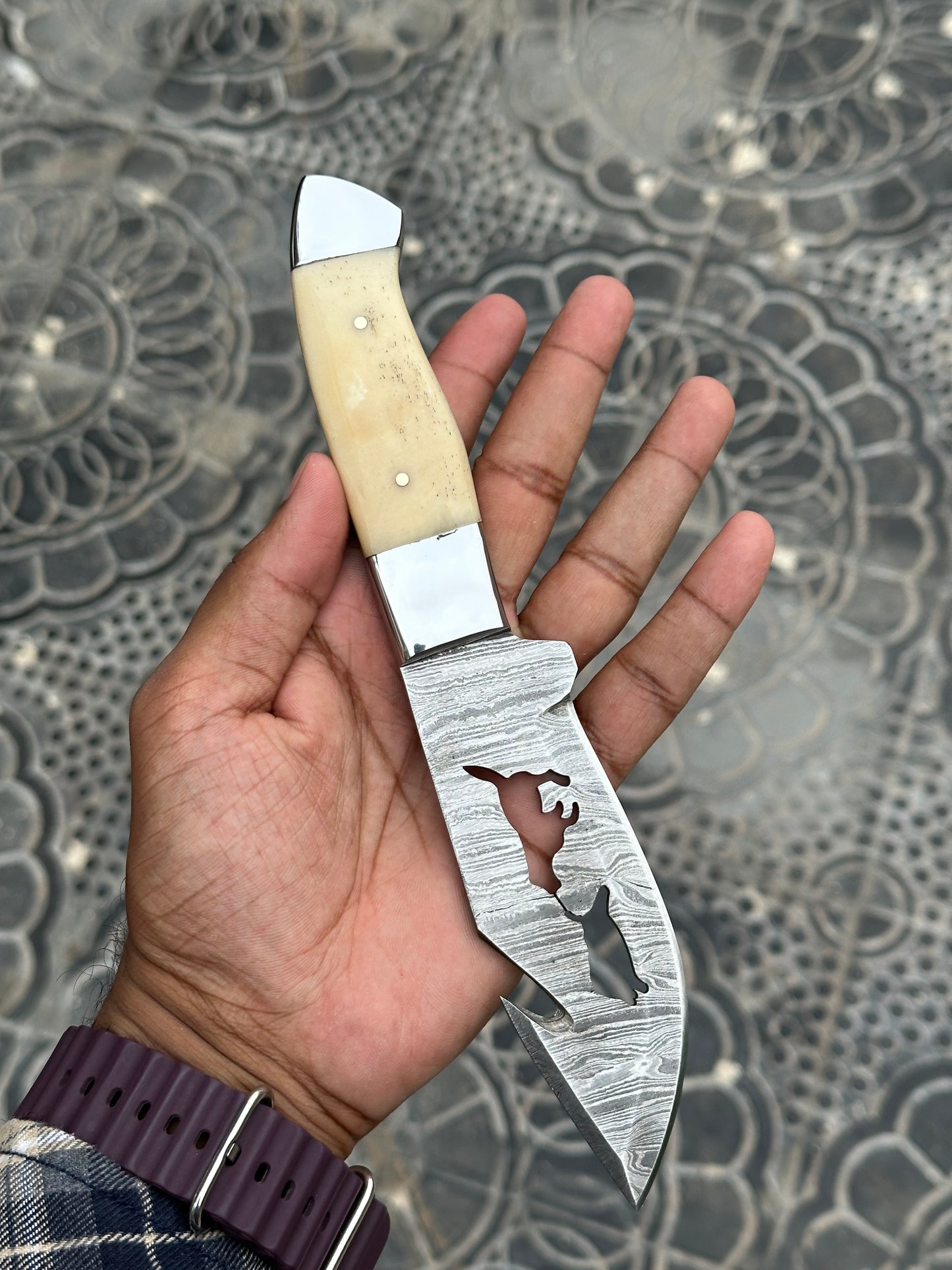 Custom handmade Damascus steel hunting knife