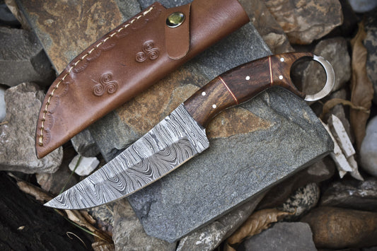 Best custom handmade Damascus steel hunting knife with 8.5-inch blade and pakkawood handle, includes leather sheath