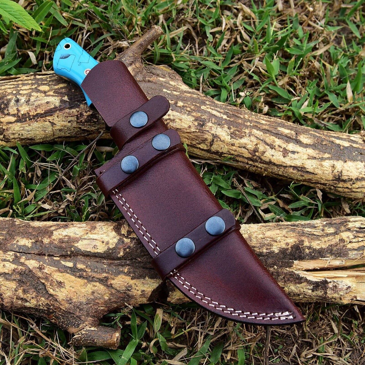 "Custom Damascus steel hunting knife, 10-inch blade, resin handle, and leather sheath – ideal for outdoor enthusiasts.