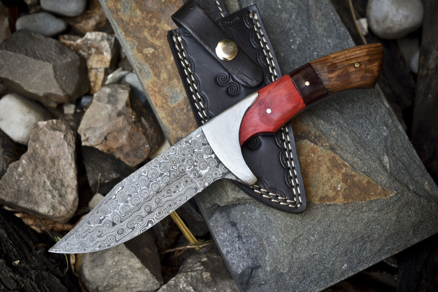 Custom handmade Damascus steel hunting knife with pakkawood and rosewood handle, includes leather sheath.