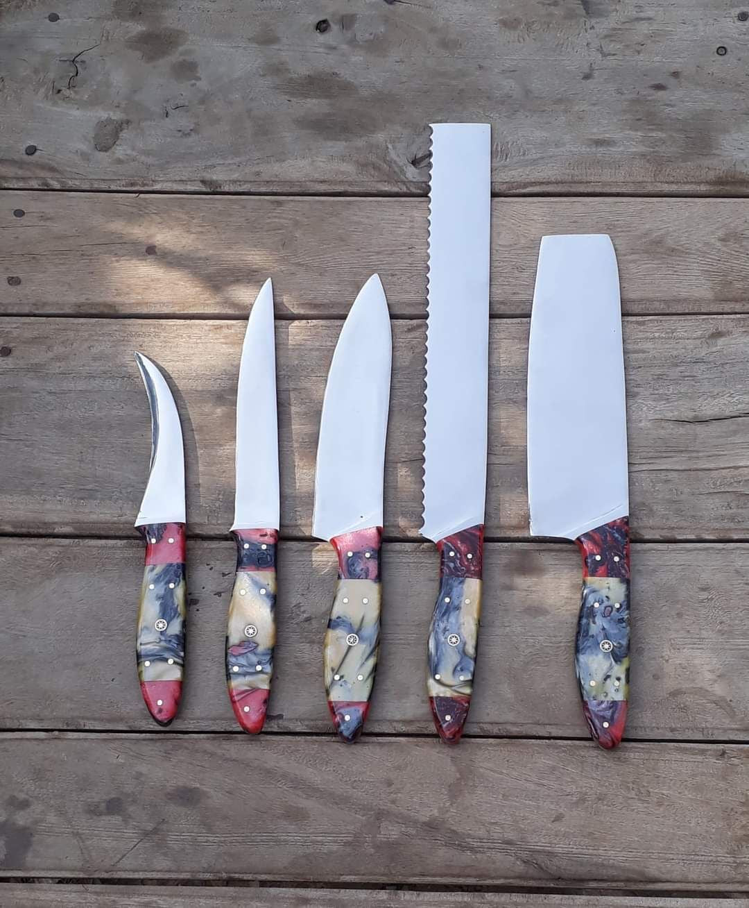 Custom handmade kitchen knives set featuring J2 hand forged steel blades and ergonomic resin handles, showcasing a variety of sizes from 3 to 8 inches.