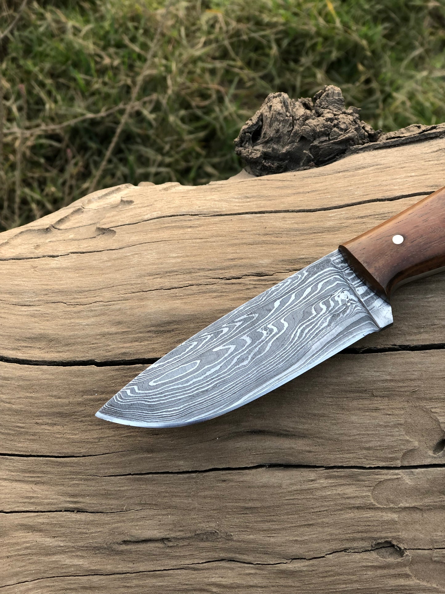 Custom handmade Damascus steel hunting knife