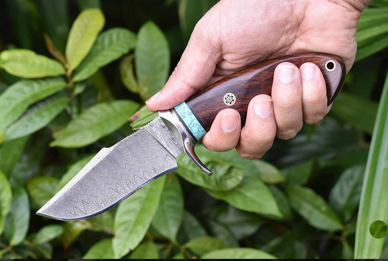 Damascus knife for deer hunting 10 inch fix blade knives walnut handle , leather sheath