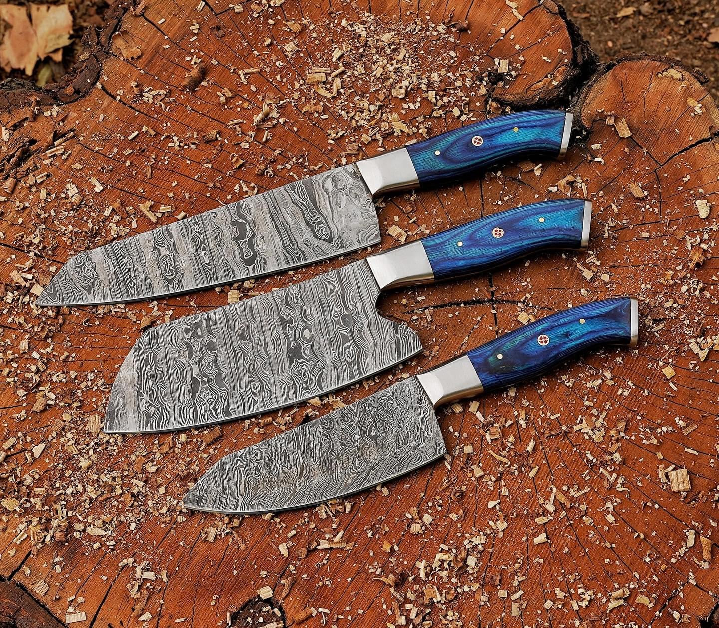 Elegant Damascus knife set featuring various blade lengths and steel bolsters
