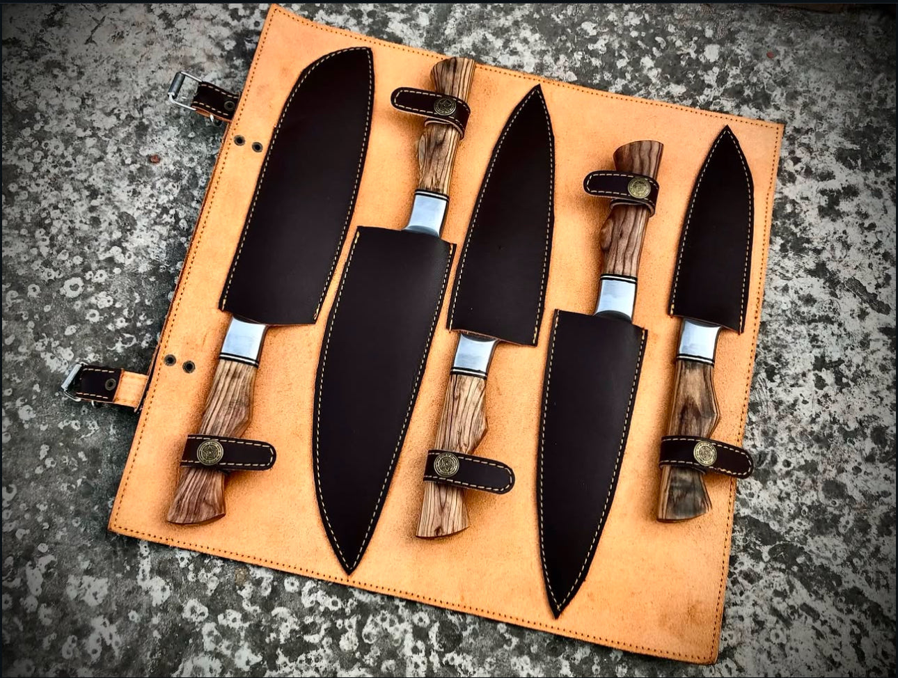 "Forged Damascus Steel Chef Knives Set in Premium Leather Sheath"