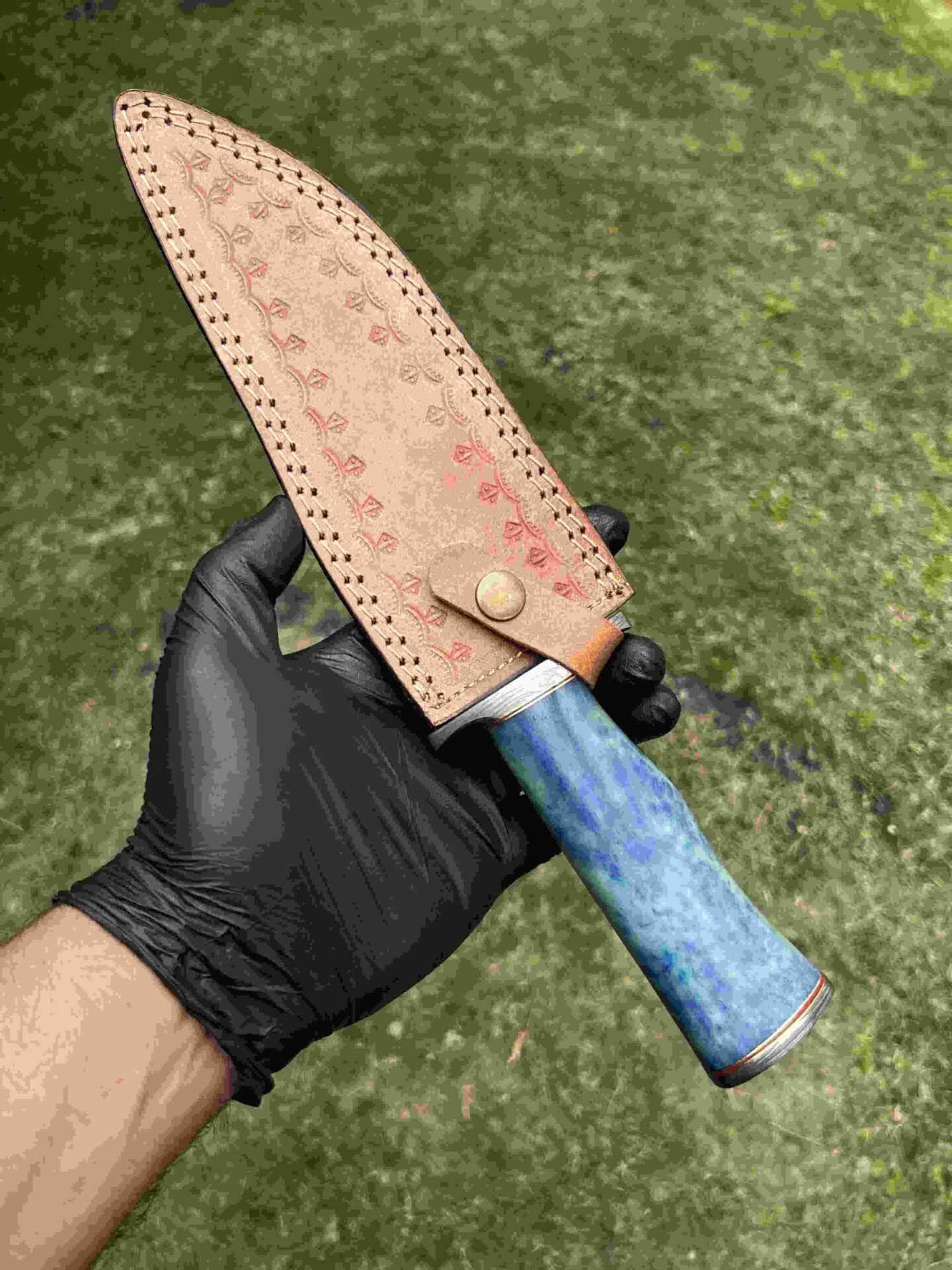 Premium Damascus Steel Bowie Knife Featuring Color Bone Handle and Leather Sheath for Secure Storage