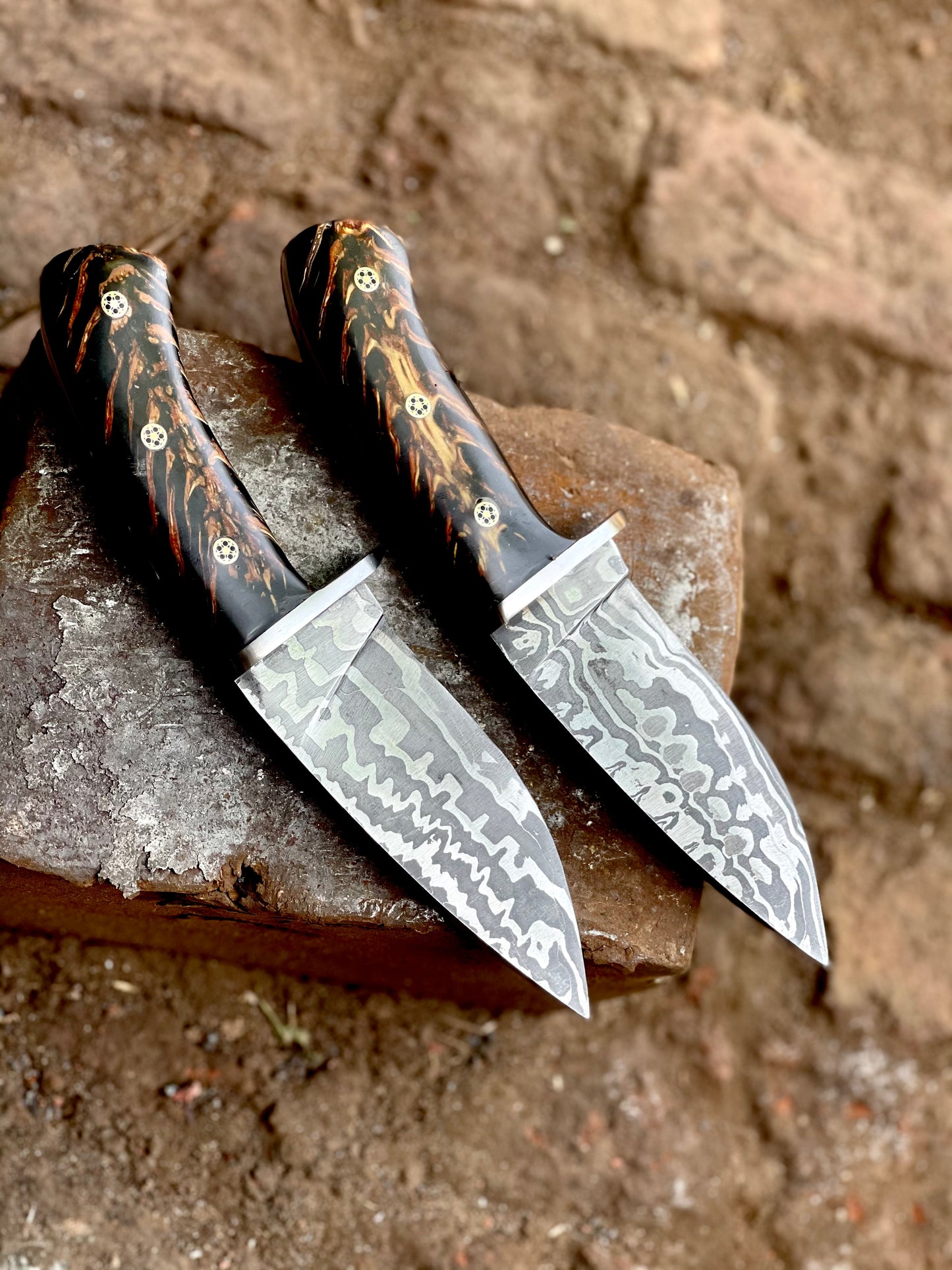 Custom handmade Damascus steel hunting knife