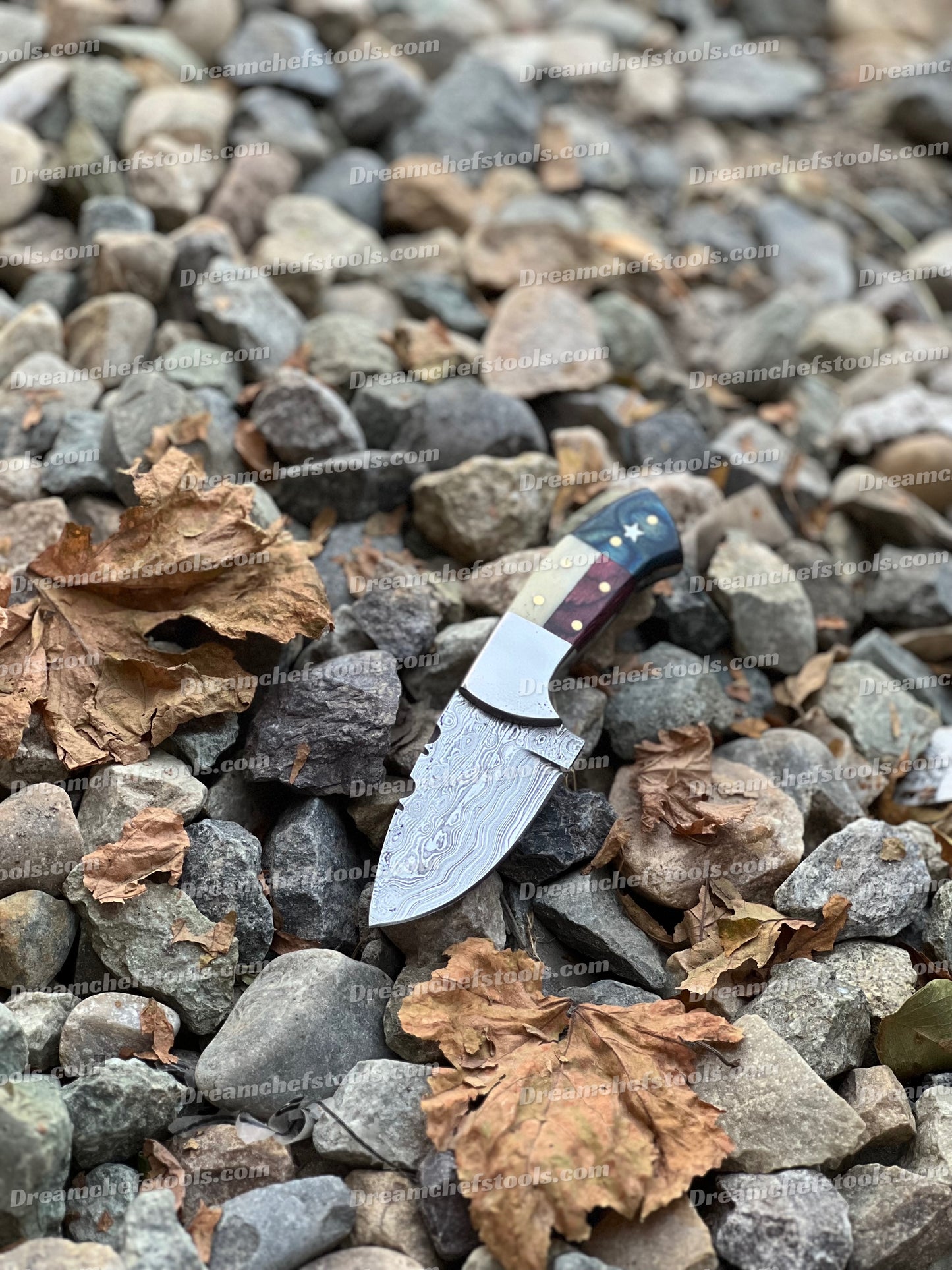 Custom handmade Damascus steel skinning knife