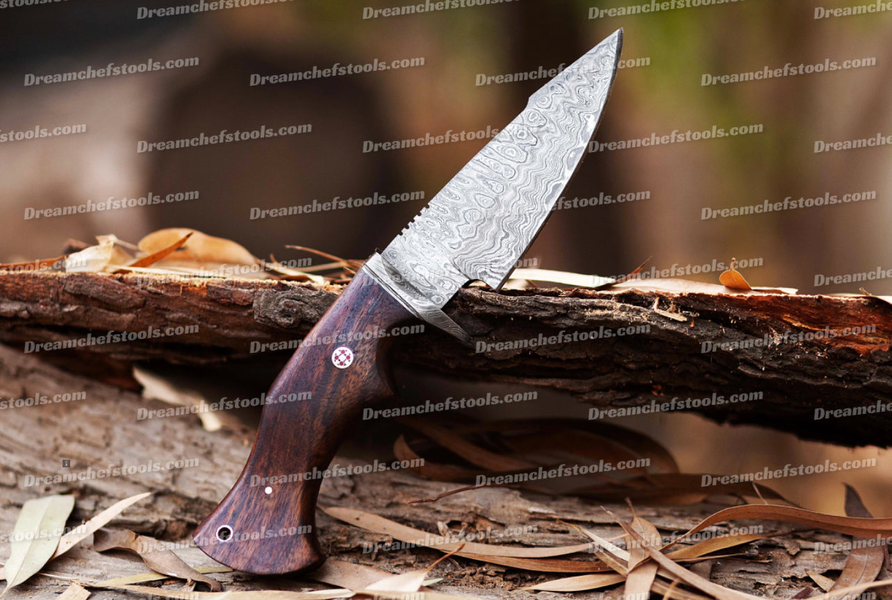 This Damascus Steel Hunting Knife