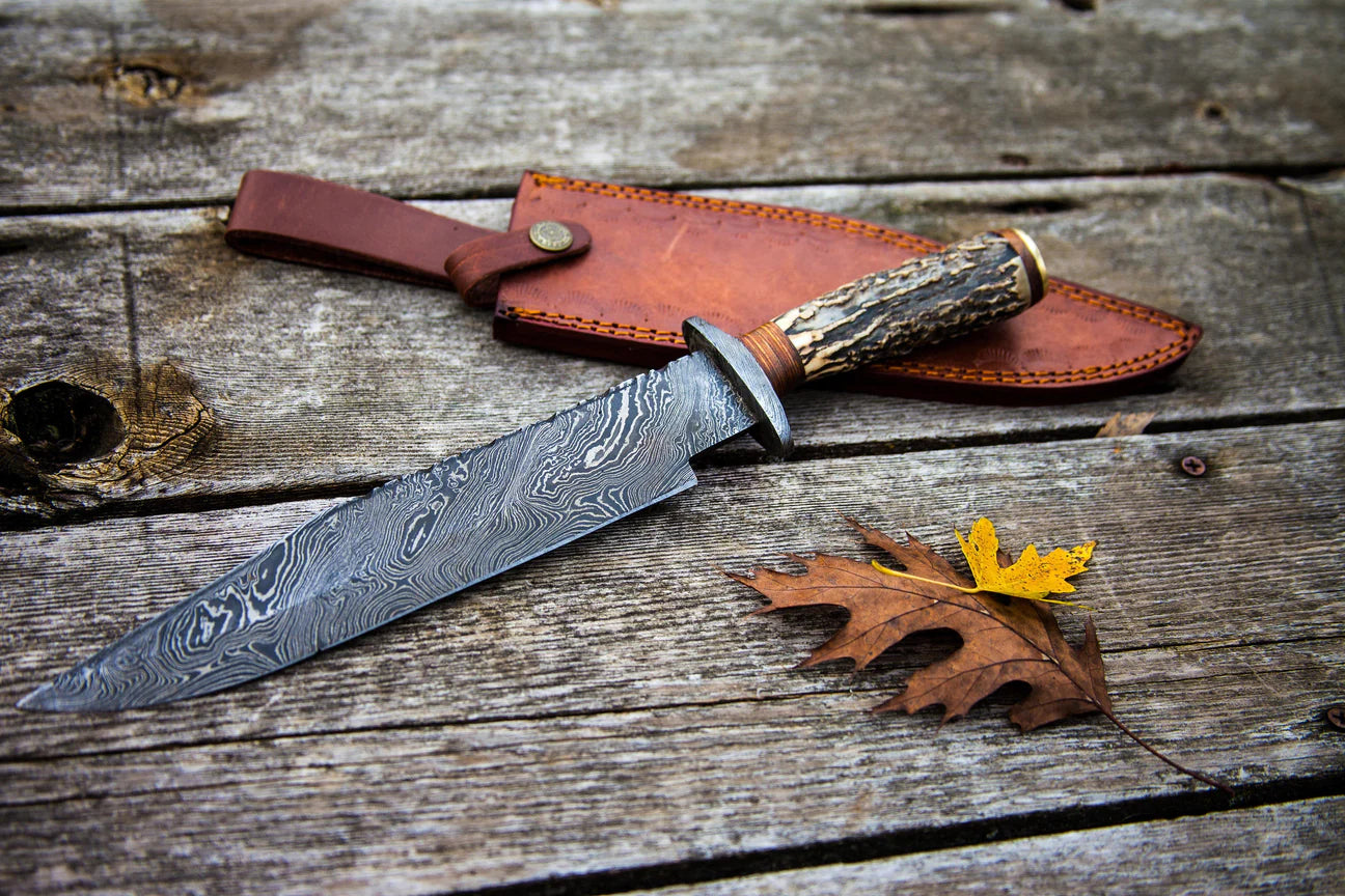 CUSTOM HANDMADE DAMASCUS STEEL STAG HORN HUNTING KNIFE WITH LEATHER SHEATH