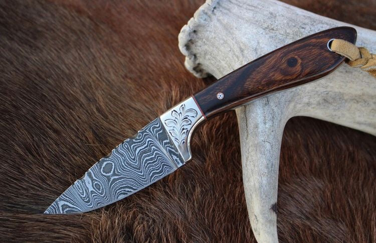 RANCHER’S ROSE – BUCKAROO RANCH KNIFE | 7” Damascus Blade with Rosewood Handle & Western Sheath