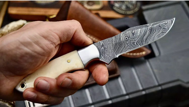 Custom handmade Damascus steel hunting knife