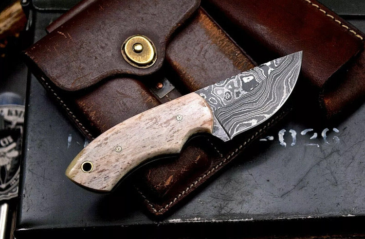 Custom handmade Damascus steel hunting knife
