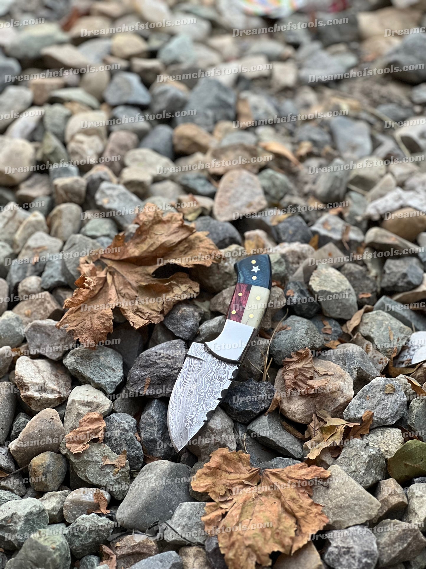 Custom handmade Damascus steel skinning knife