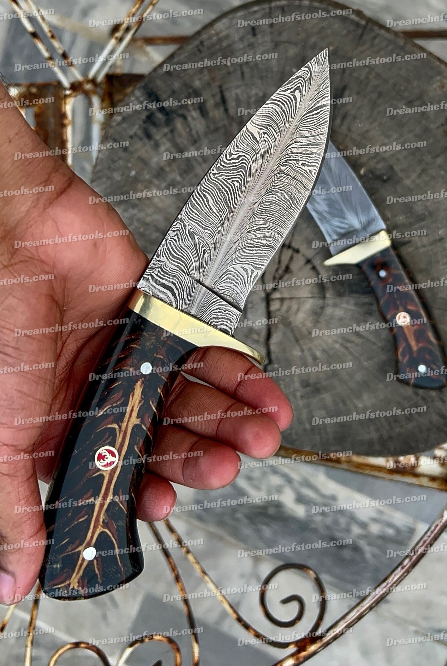 Custom handmade Damascus steel hunting knife