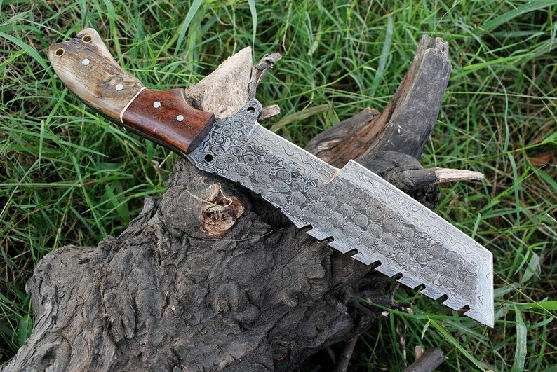 Handmade Damascus Steel Ram Horn Tactical Tracker Hunting Knife With Sheath