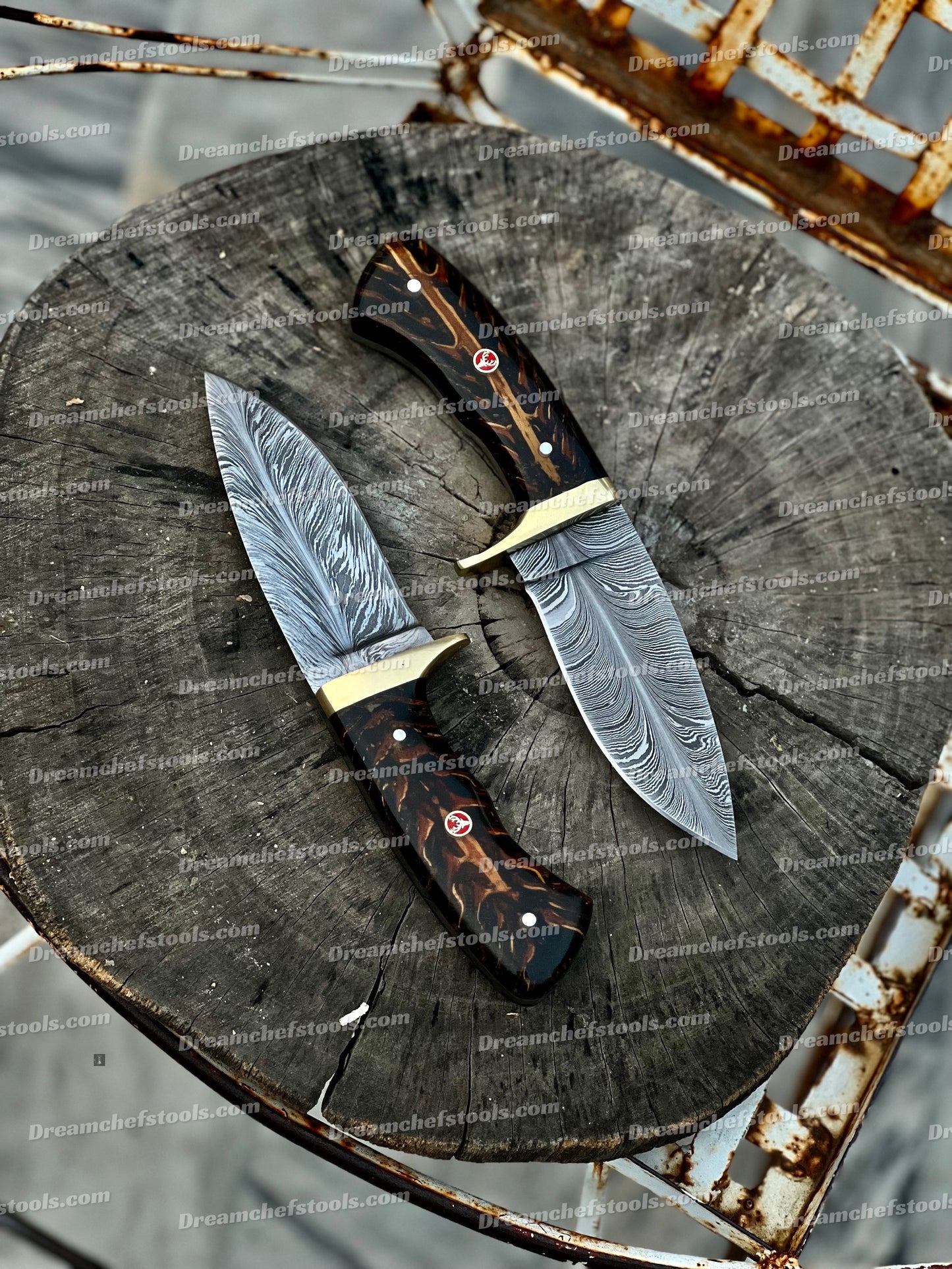Custom handmade Damascus steel hunting knife