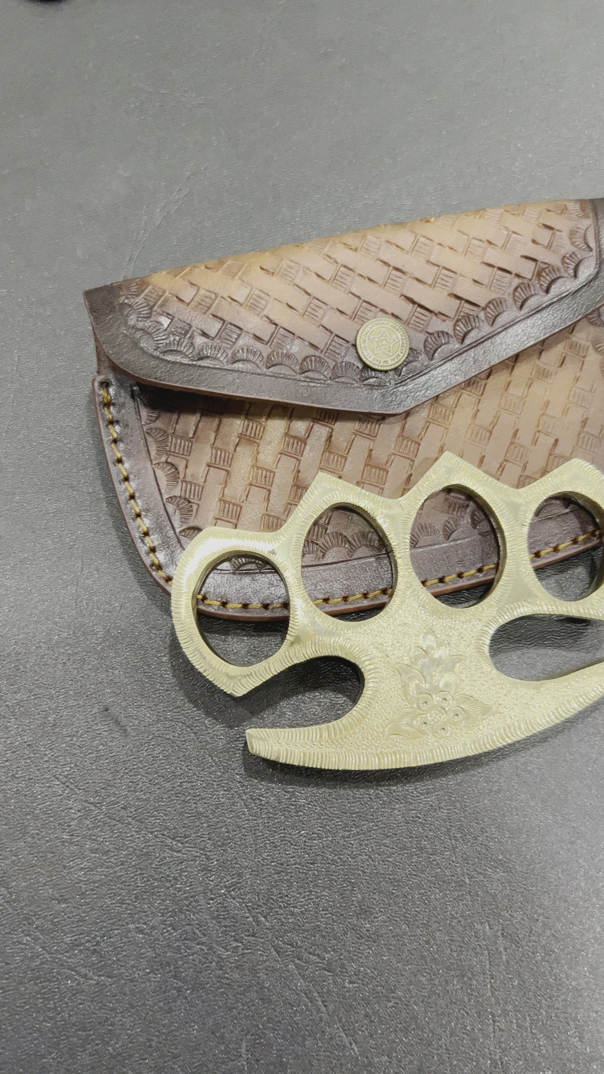 Engraved Brass Knuckle Duster with Leather Carrying Case for Everyday Carry