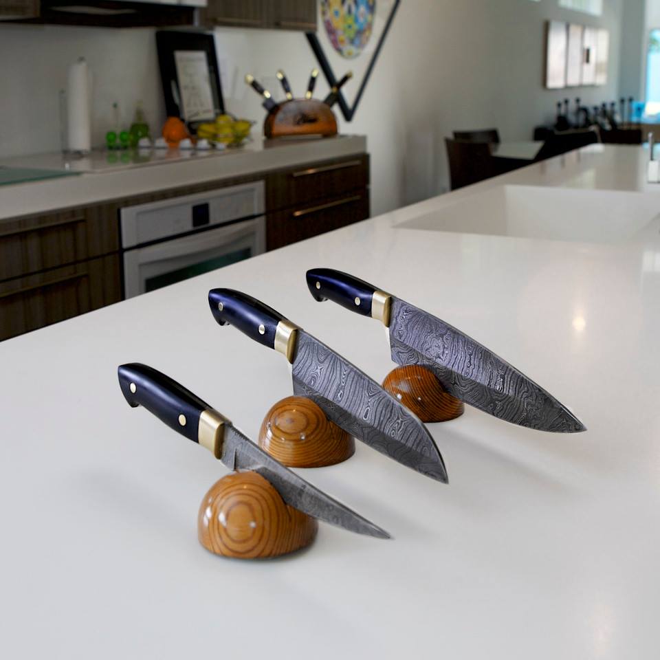 Custom Handmade 13” Damascus Hunting Knife – Buffalo Horn Handle, Steel Bolster & Leather Sheath | Best Steel for Knives