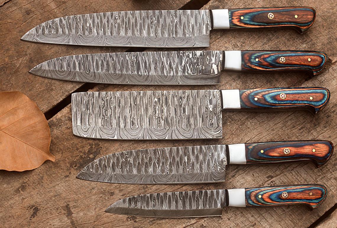High-Quality Damascus Steel Knives Set Featuring Hand-Forged Blades