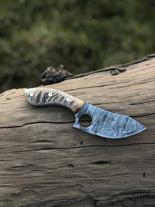 Custom handmade Damascus steel hunting knife