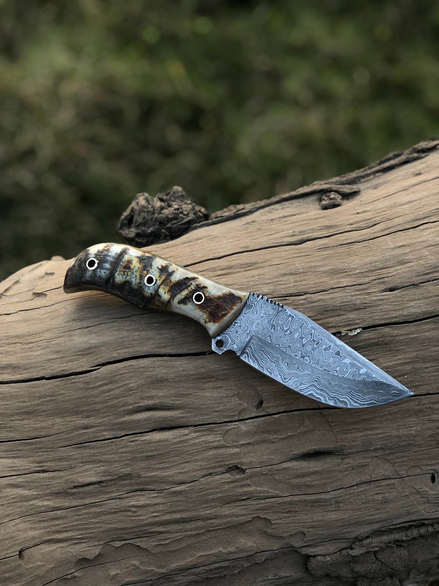 Custom handmade Damascus steel hunting knife