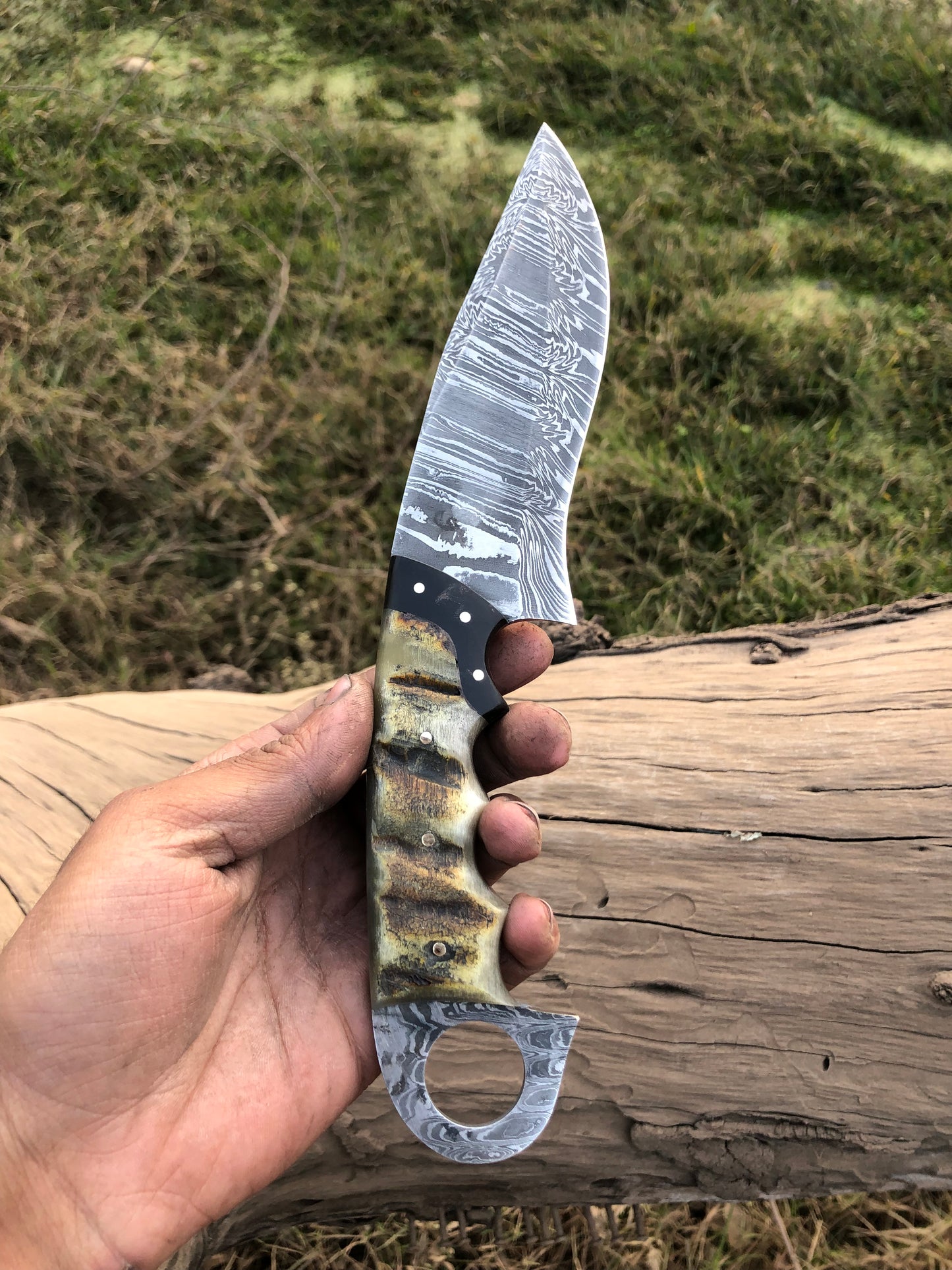 Custom handmade Damascus steel hunting knife