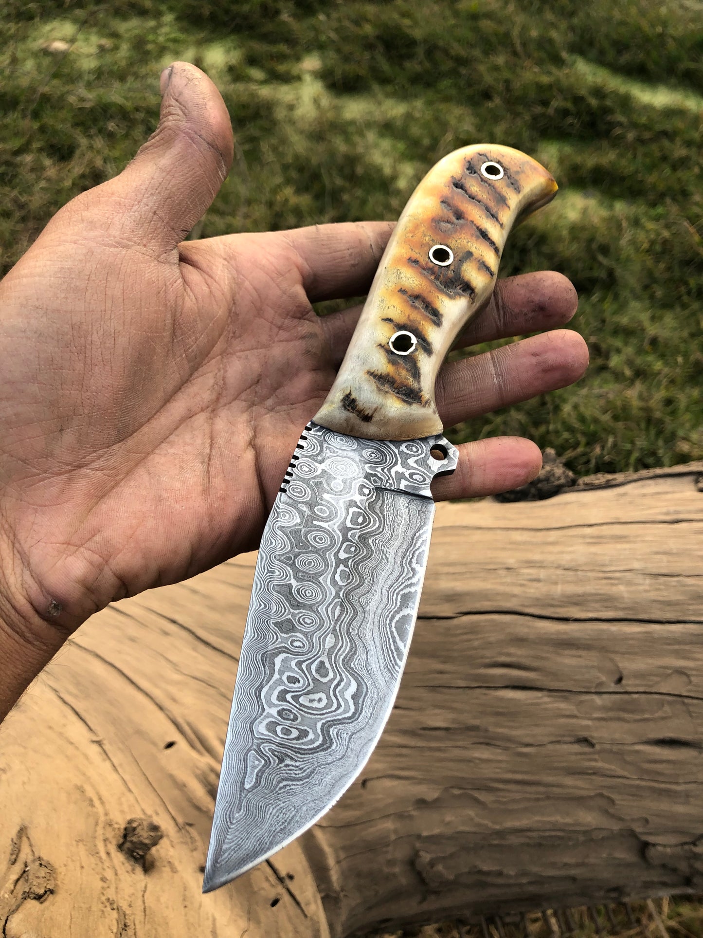 Custom handmade Damascus steel hunting knife