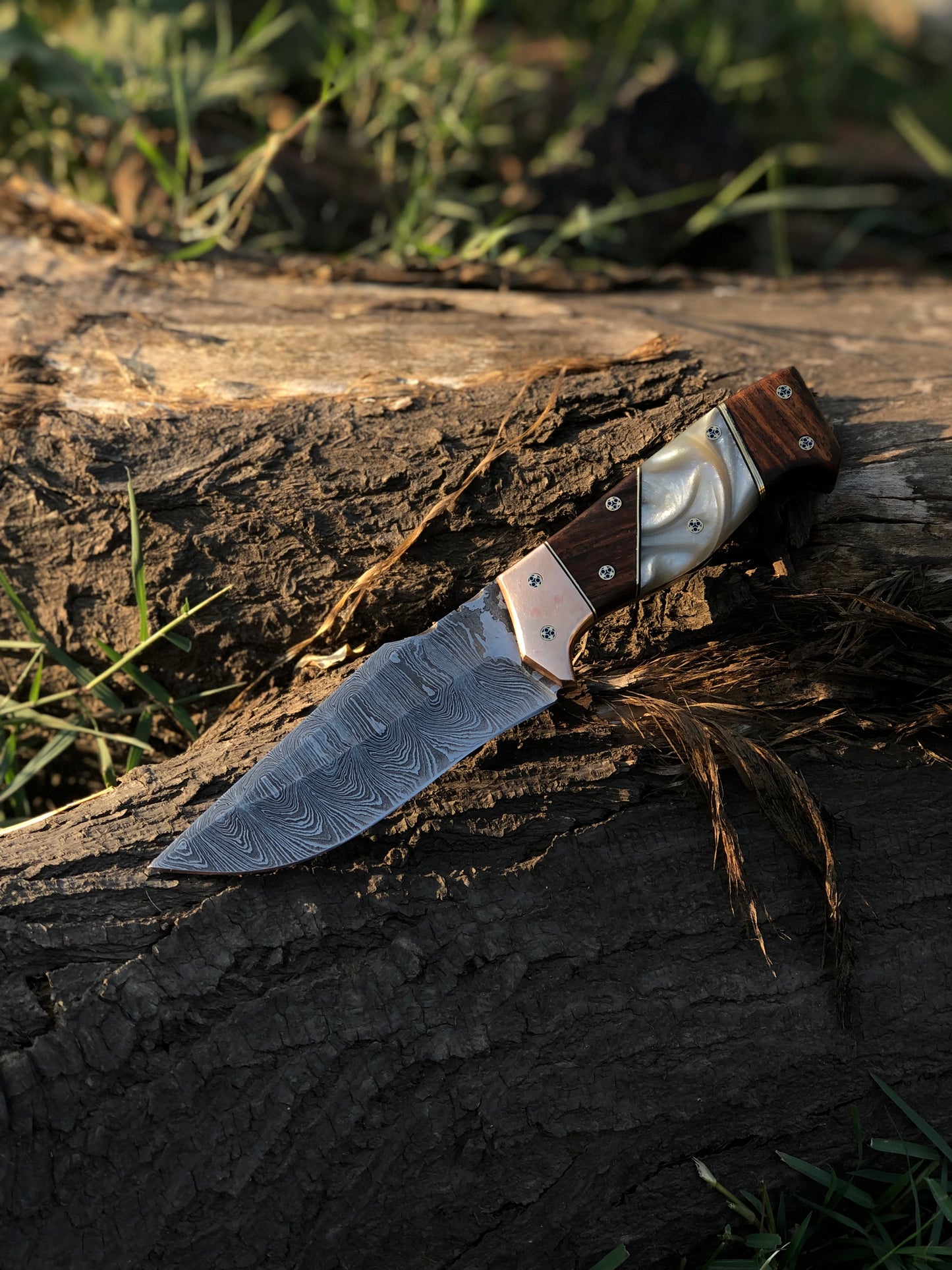 Custom handmade Damascus steel hunting knife