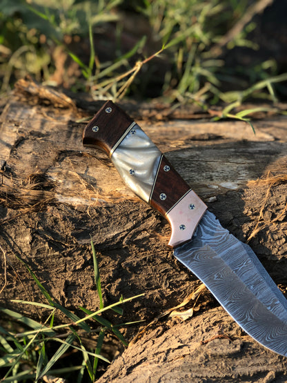 Custom handmade Damascus steel hunting knife