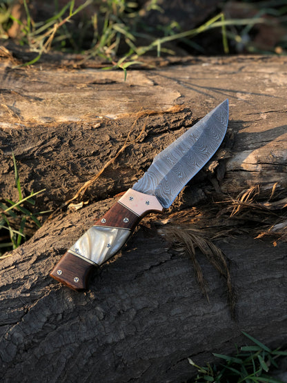 Custom handmade Damascus steel hunting knife