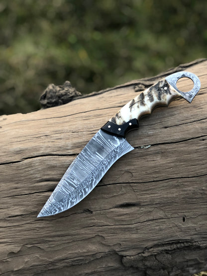 Custom handmade Damascus steel hunting knife