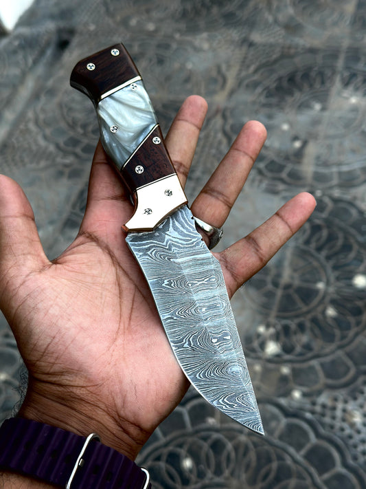 Custom handmade Damascus steel hunting knife