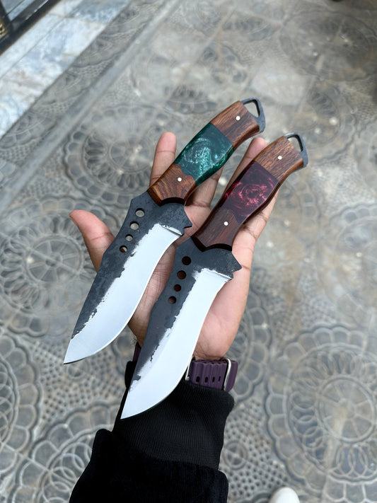 D2 steel hunting knives