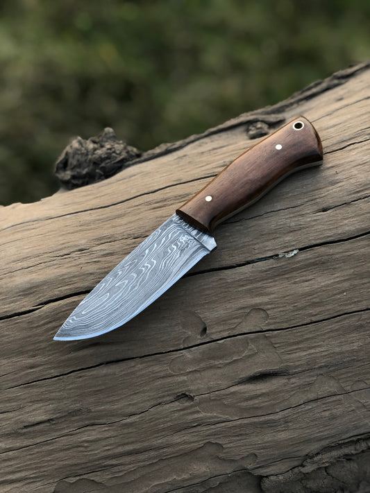 Custom handmade Damascus steel hunting knife