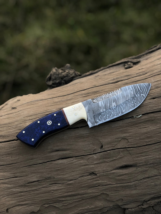 Custom handmade Damascus steel hunting knife