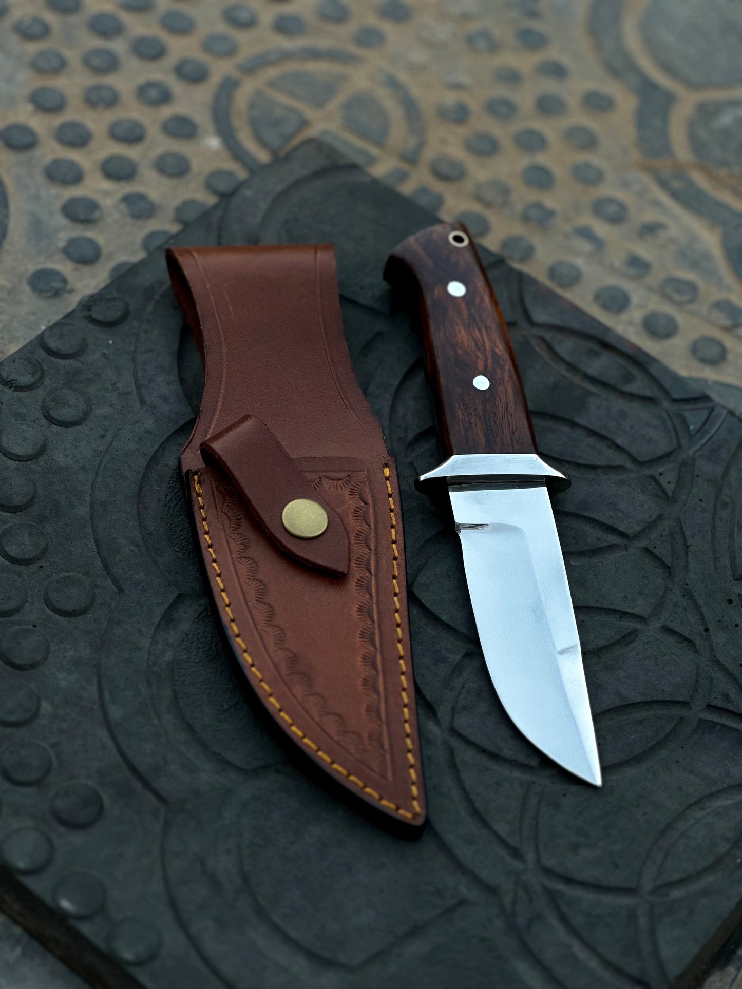 Custom handmade j2 steel hunting knife