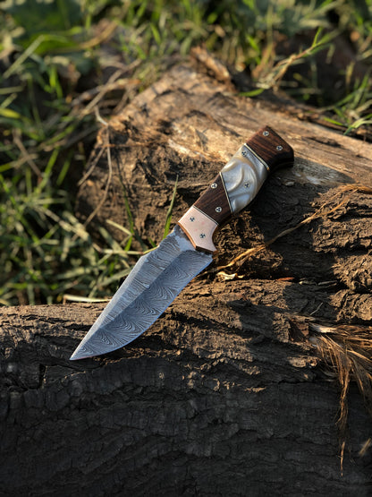 Custom handmade Damascus steel hunting knife