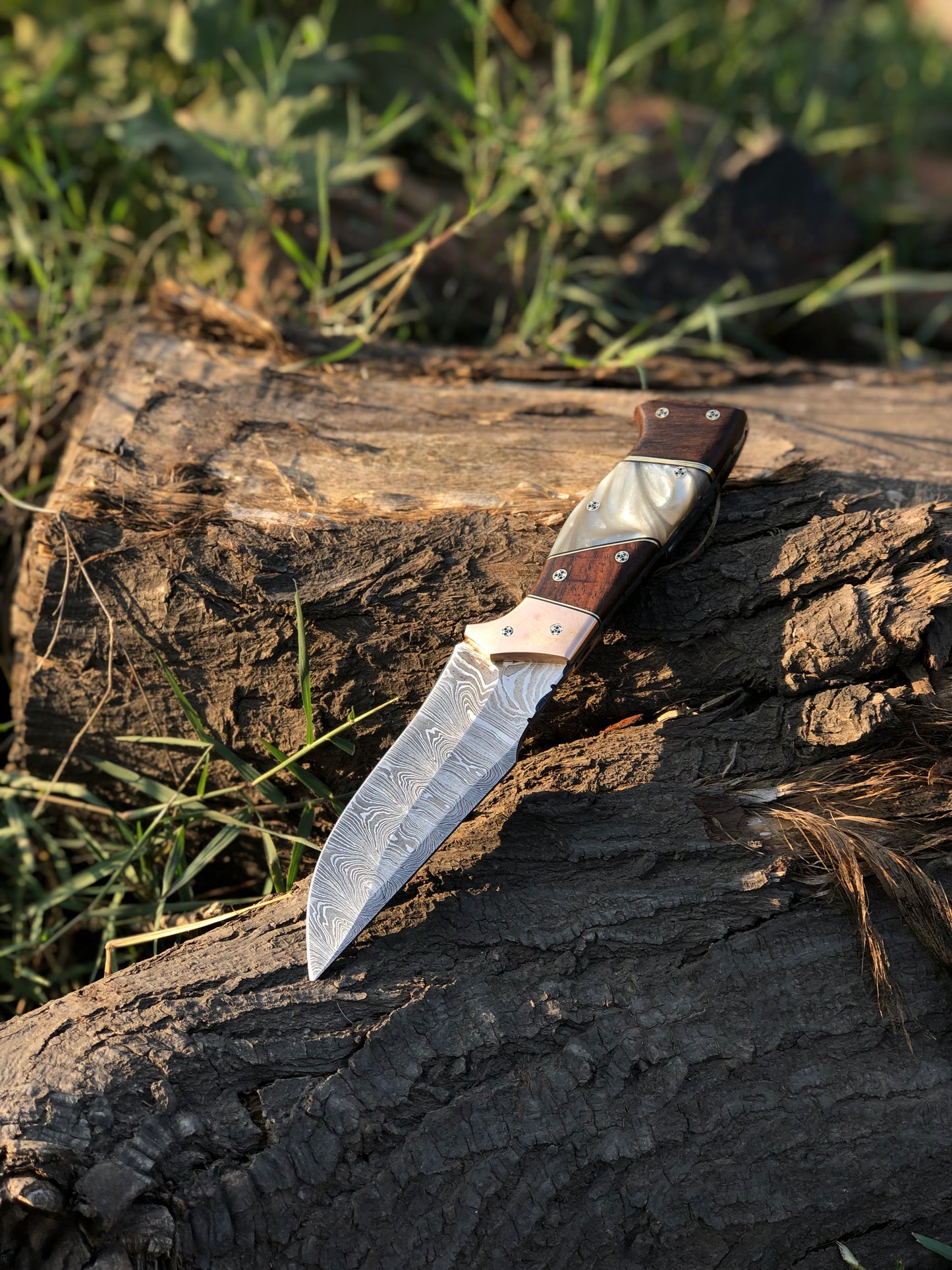 Custom handmade Damascus steel hunting knife