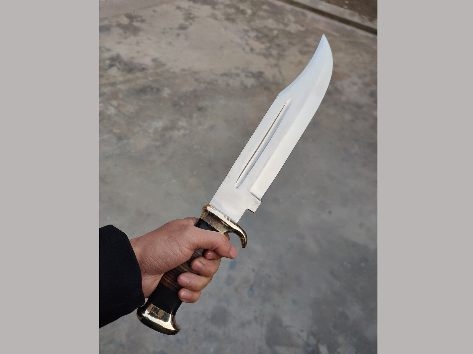 Custom 16-inch Crocodile Dundee Bowie knife with a 440C steel blade, leather and buffalo horn handle, elegant brass guard, and a classic leather sheath