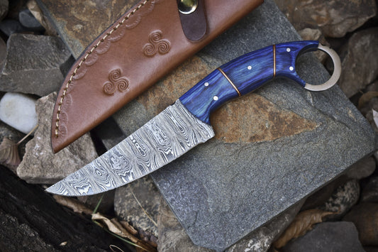 Custom handmade Damascus steel hunting knife with 8.5-inch blade and pakkawood handle, including leather sheath.