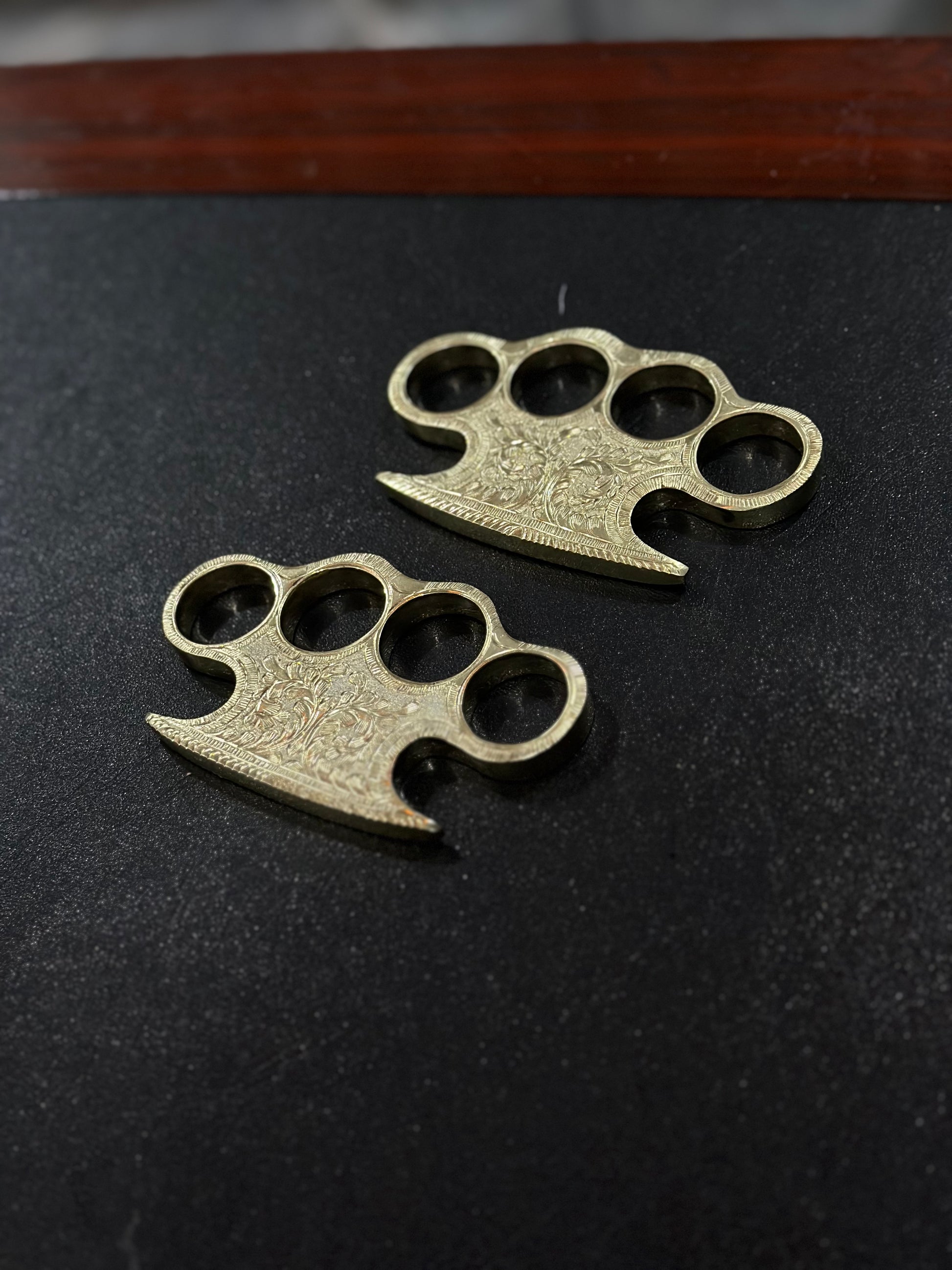 Custom handmade brass engraved knuckle with belt loop leather case for self-defense