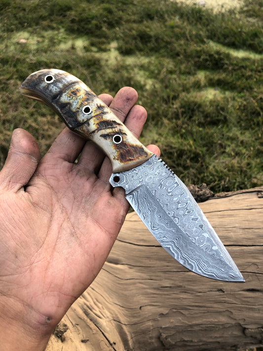 Custom handmade Damascus steel hunting knife