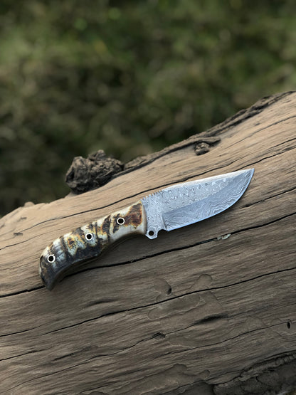 Custom handmade Damascus steel hunting knife