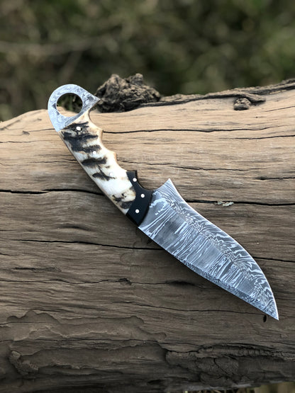 Custom handmade Damascus steel hunting knife